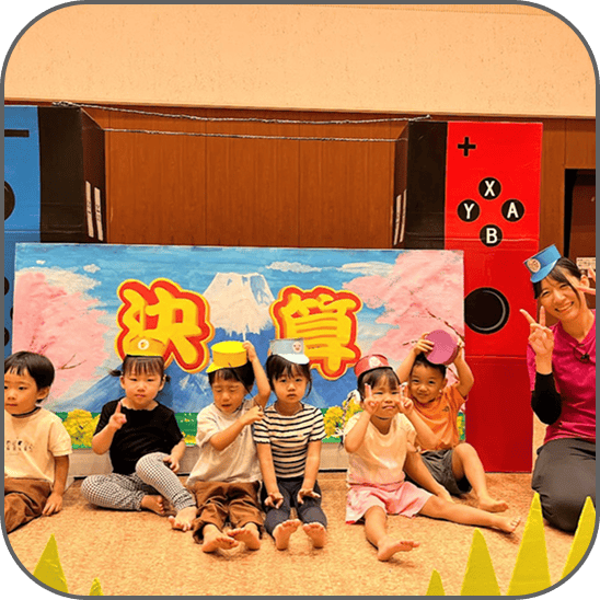 子供達が遊んでいる画像